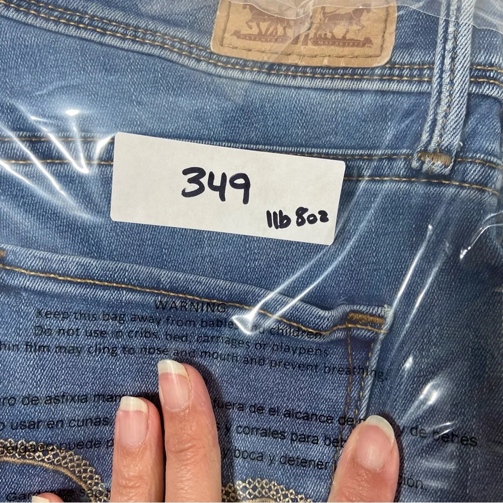 Levi’s Women’s Jeans Size 12 Perfectly Slimming Straight Leg Casual Comfort